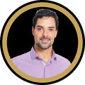 Marcelo Cejudo, analista y reseñlign:left;